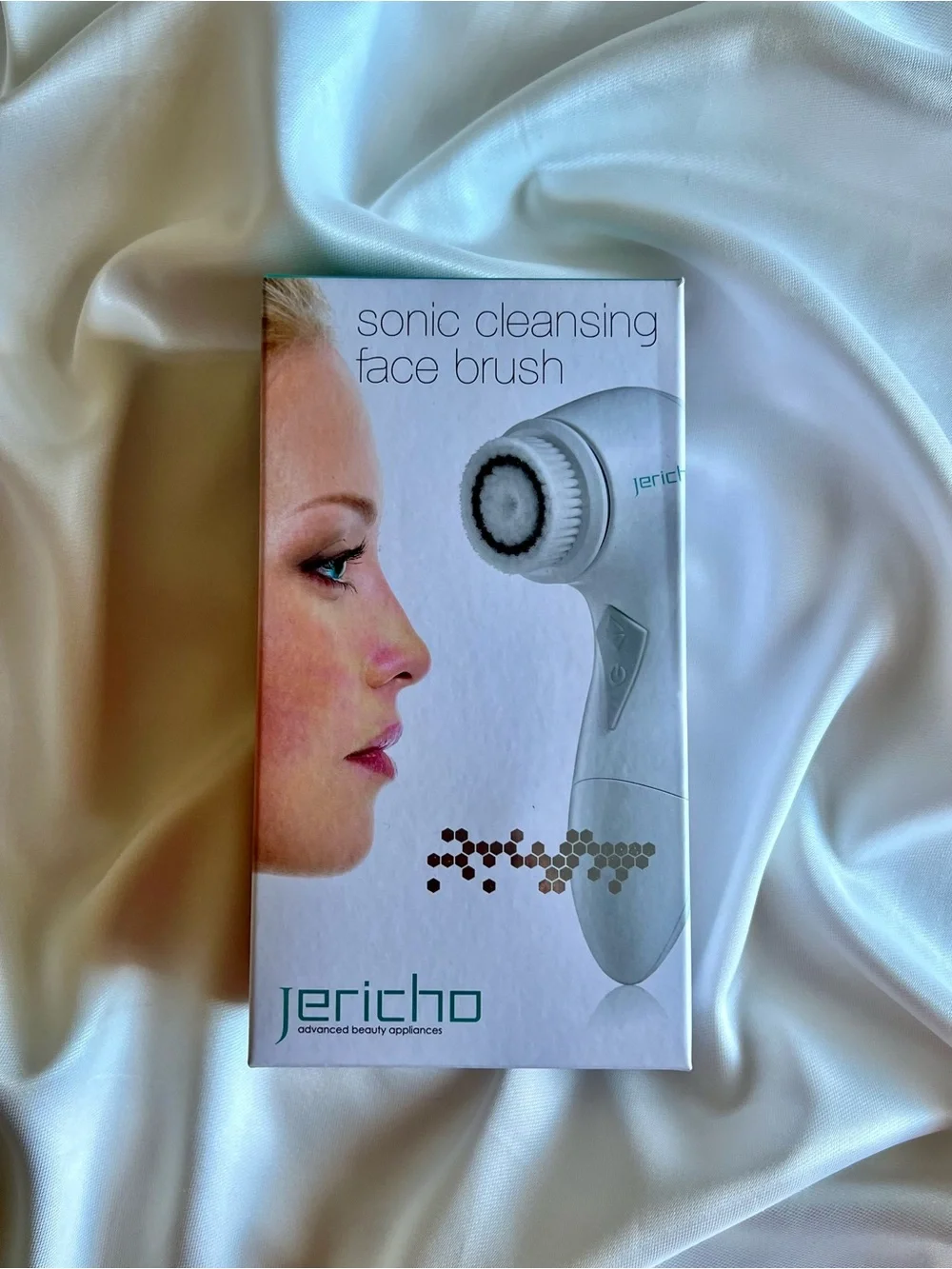 Jericho White Sonic Cleansing Face Brush